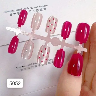 Fashionable Short Square Fake Nails (1 Set)